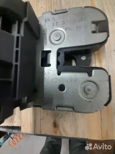 Замок крышки багажника Skoda Superb 2