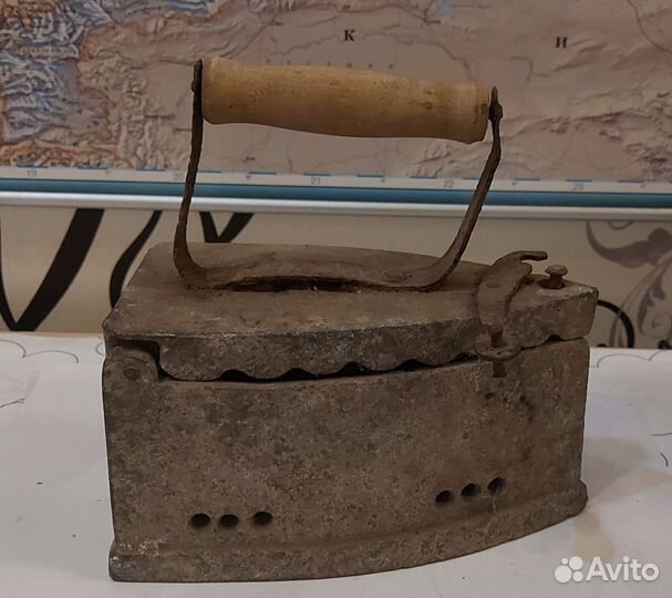 Утюг старинный, чугунный (на углях), клеймо