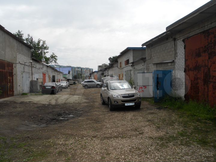 Гараж, > 30 м²