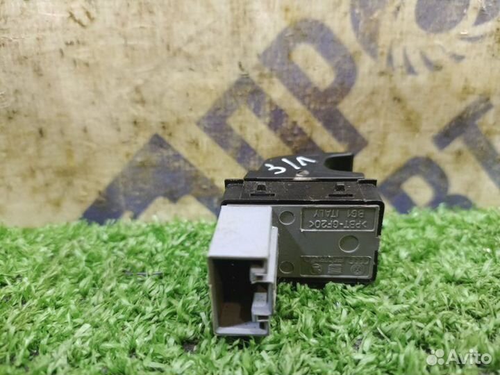 Кнопка стеклоподъемника задняя левая Volkswagen