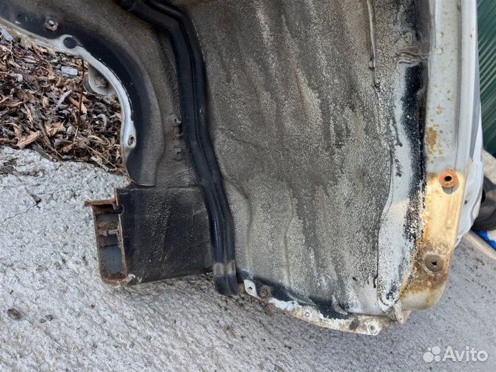 Порог левый Toyota Hiace RZH125 2RZE 2002