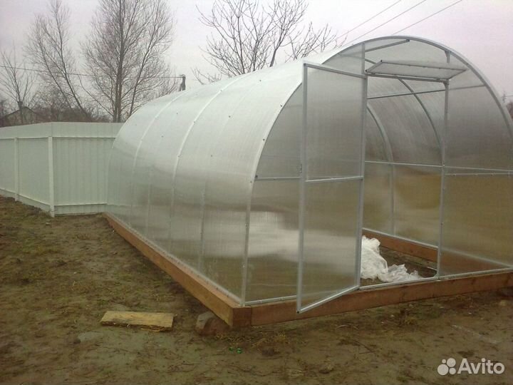 Парник из поликарбоната