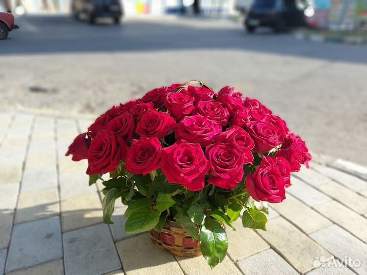 Розы в корзине