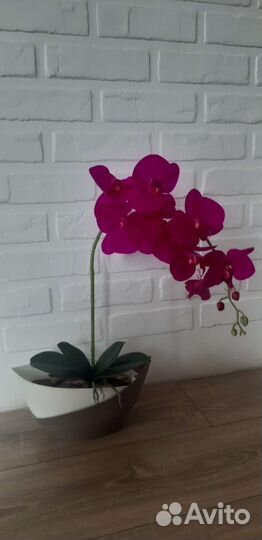 Орхидея искусственная. Цветок в горшке