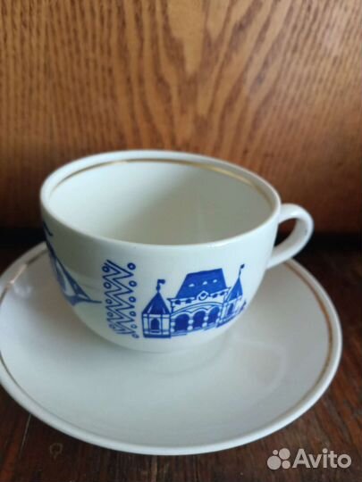 Чайные чашки с блюдцами