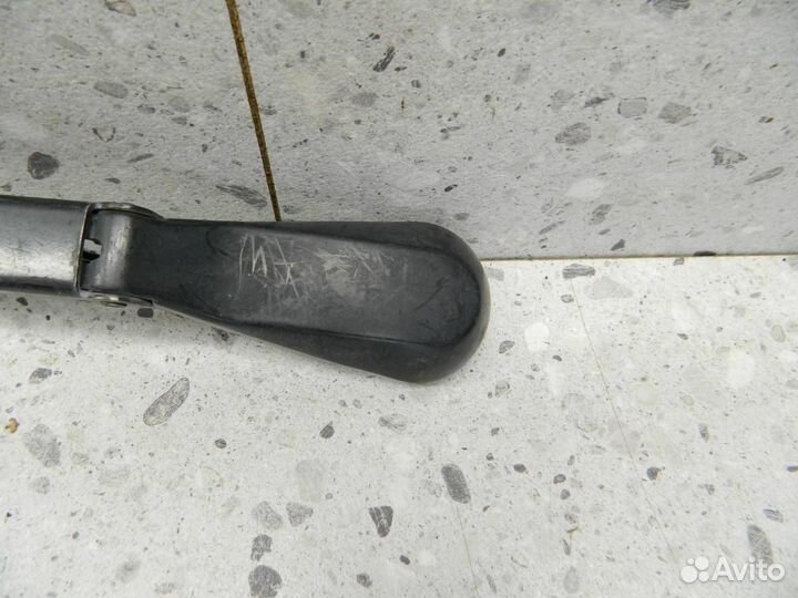 Поводок стеклоочистителя передний левый BMW 7-Seri