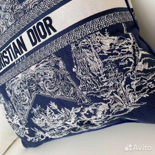 Декоративные подушки с вышивкой dior синяя