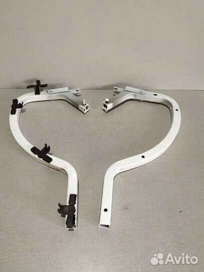 Петли багажника Toyota Corolla 2011