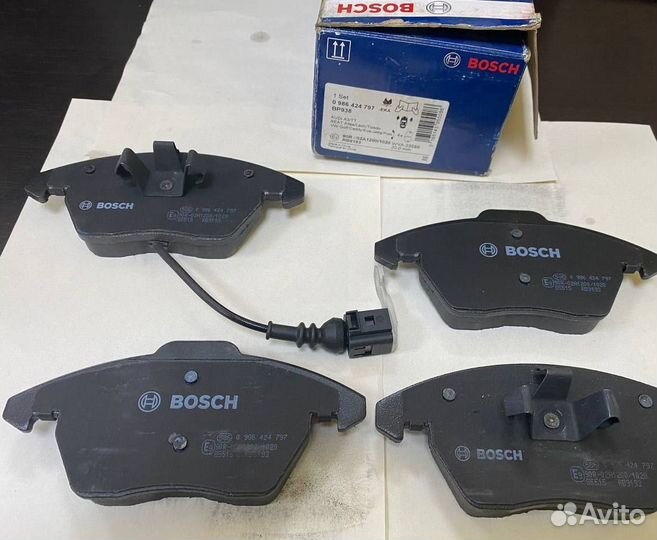 Тормозные колодки передние bosch