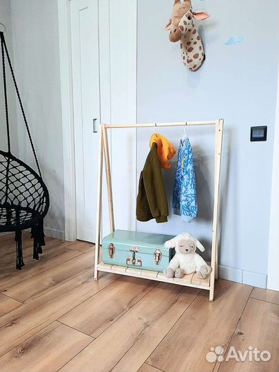 Вешалка для одежды напольная деревянная