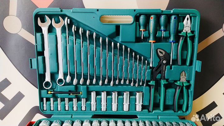 Набор инструмента Jonnesway 142 предмета + фонарь