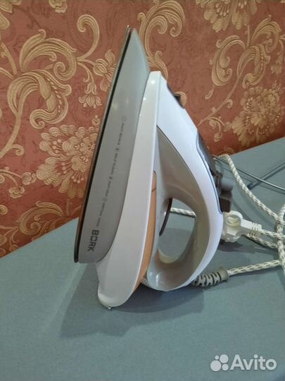Утюг с парогенератором Bork 1510 на запчасти