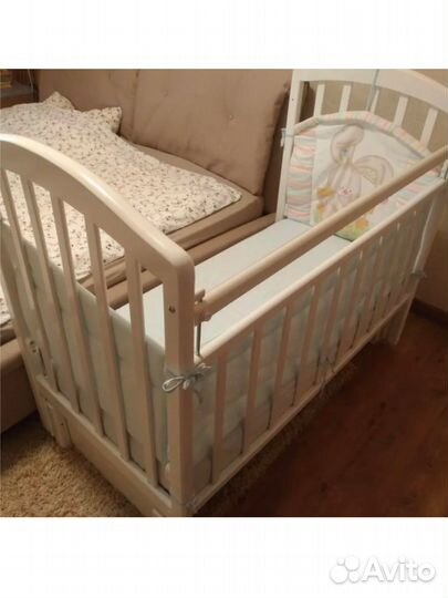 Кроватка для новорожденных с маятником и матрас
