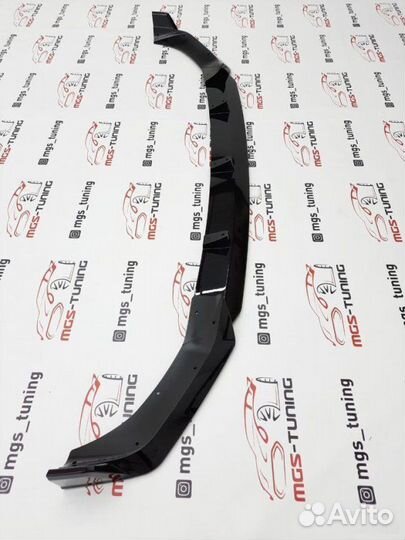 Губа переднего бампера BMW X7 G07 черный глянец