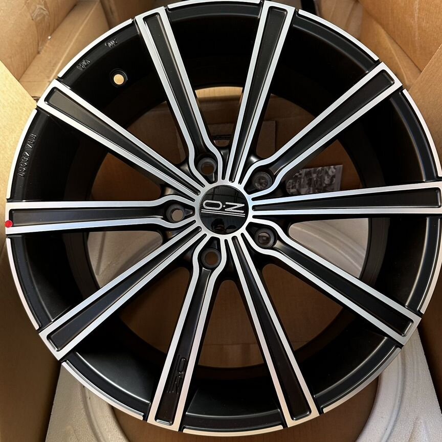 Литые диски OZ Racing Lounge 10 7.5×R17 5×112