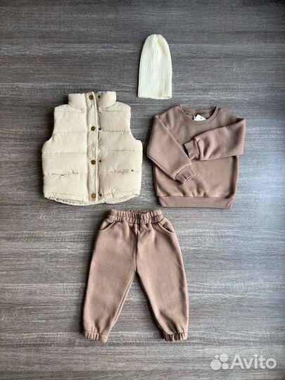 Детский демисезонный комплект жилетка+шапка+костюм