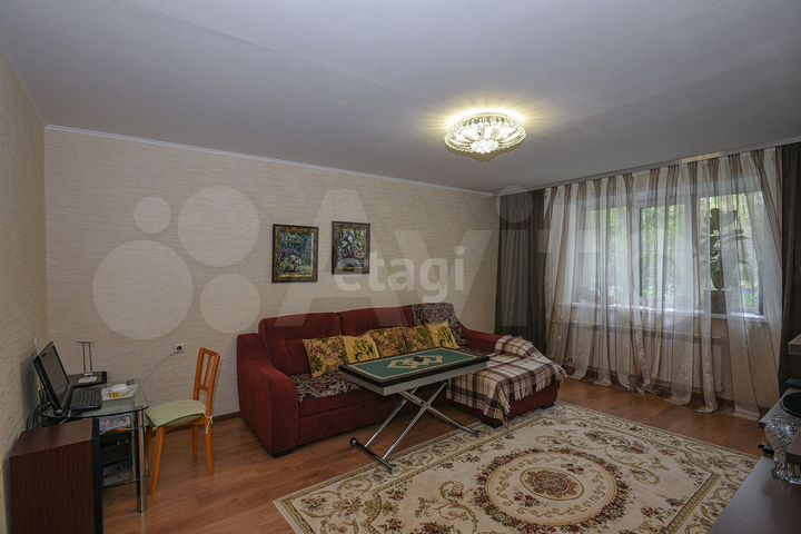 3-к. квартира, 90 м², 1/10 эт.