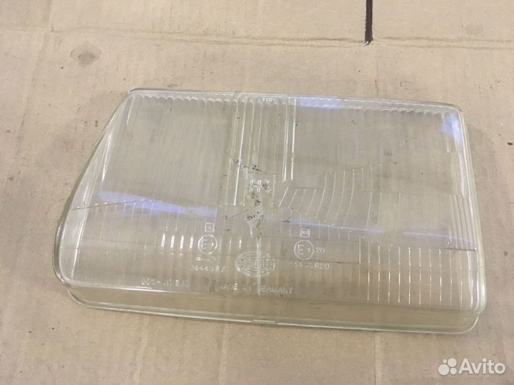 Стекло левой фары Audi 100 C2 (4738)