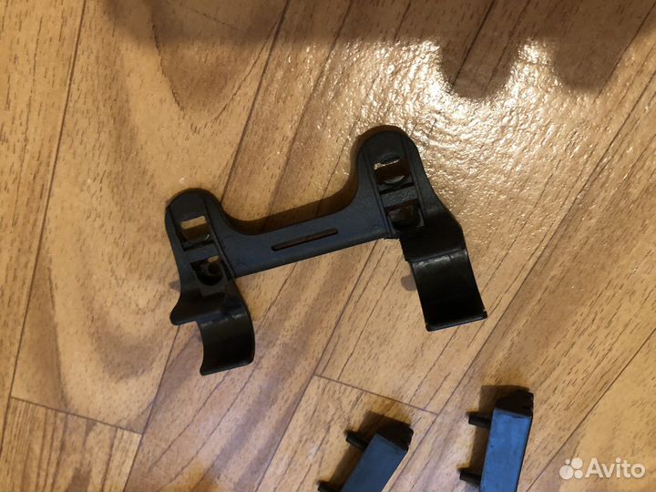 Катафоты и кронштейн для насоса