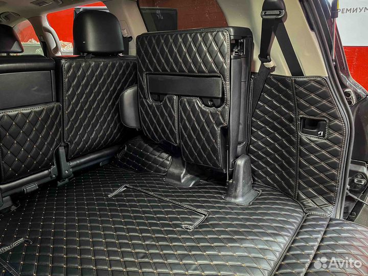 3D коврики в багажник Toyota Land Cruiser 200