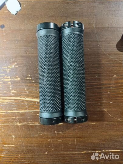 Грипсы черные зажимы ручки на руль быстросъёмные