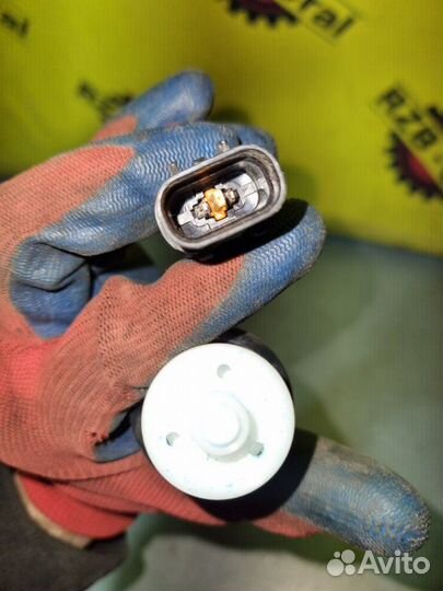 Датчик уровня бачка омывателя Kia Rio 4 FB 2017