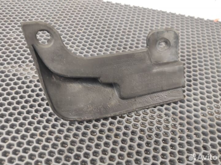 Брызговик перед прав Hyundai Accent 2