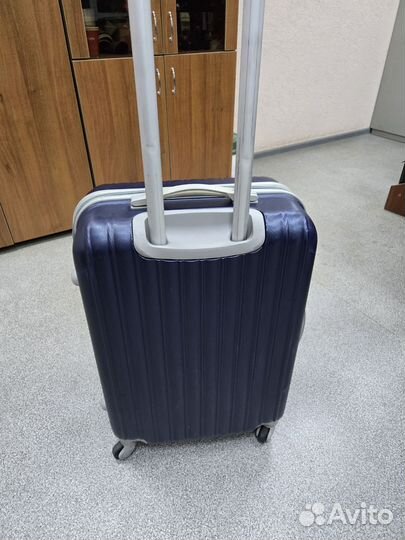 Чемодан на колесах Polar