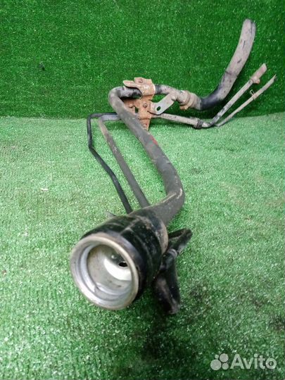 Горловина топливного бака Toyota Prius NHW20