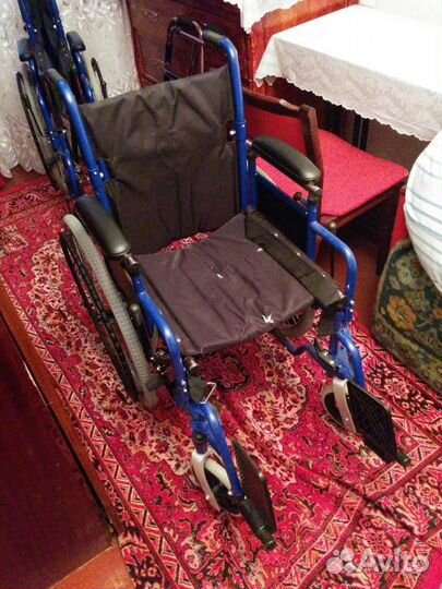 Две инвалидные коляски (комнатная и уличная)