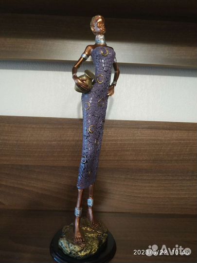 Статуэтки сувениры