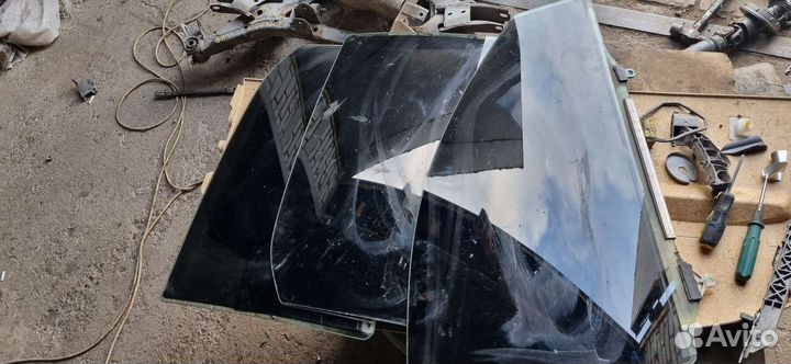 Стекло двери Toyota Mark X