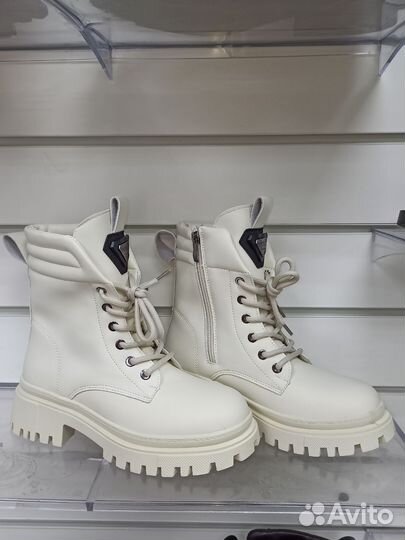 Ботинки женские зимние размеры 38,39