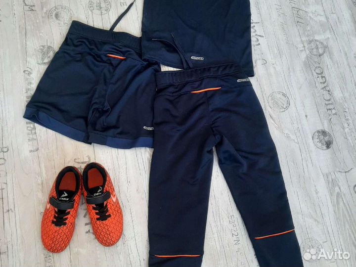 Костюм спортивный, бутсы