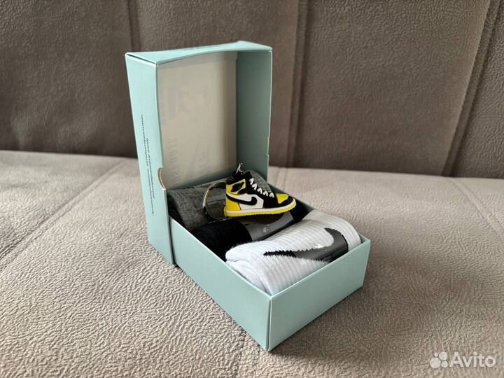 Подарочные носки женские с брелком