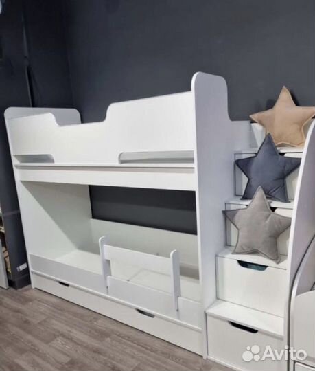 Двухъярусная кровать