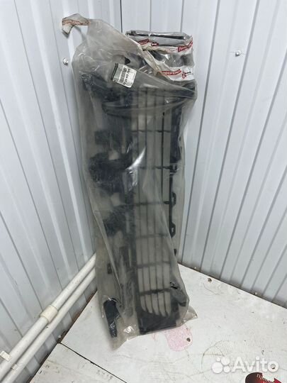 Решетка бампера Renault Logan 2 черный низ