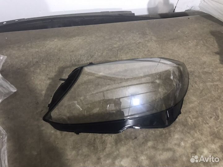 Стекло левой фары Mercedes C class W205