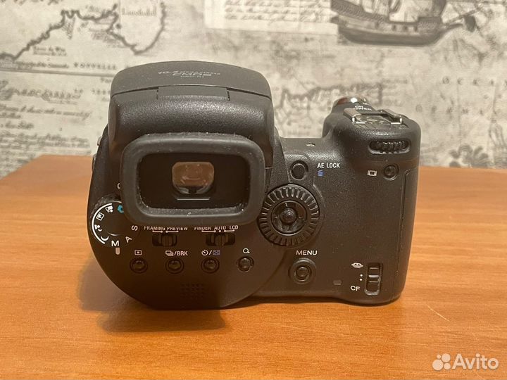 Фотоаппарат Sony DSC-R1 со штативом