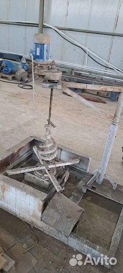 Миксер с вращающимся столом