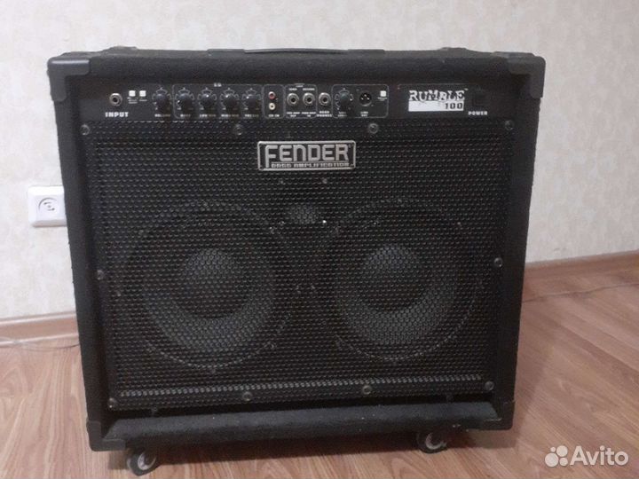 Басовый комбоусилитель Fender Rumble 100