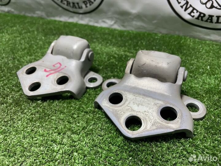 Петля двери багажника Toyota Land Cruiser Prado