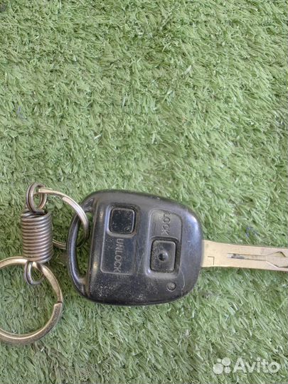 Ключ зажигания Toyota Harrier MCU35 2003 год