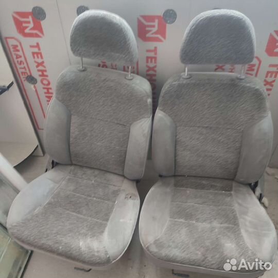 Передние сиденья