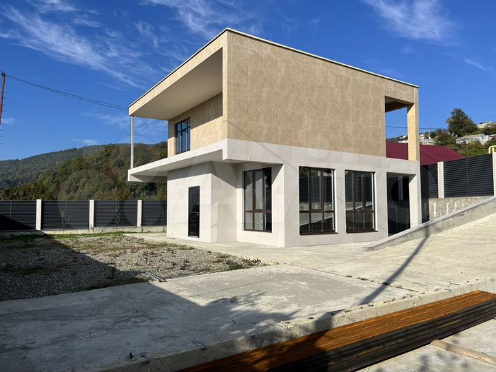 Дом 170 м² на участке 4,5 сот.