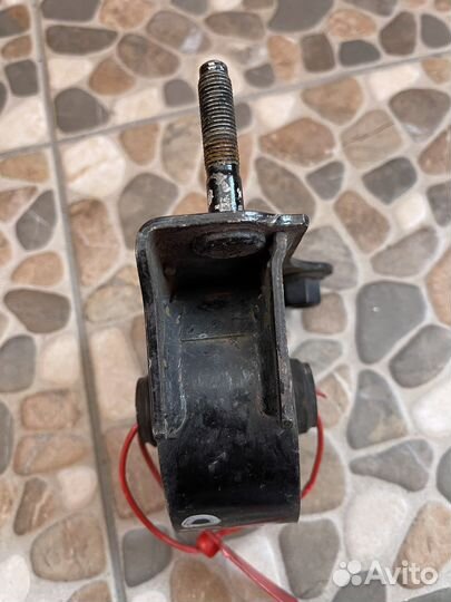 Подушка двс задняя Toyota Wish ZNE14