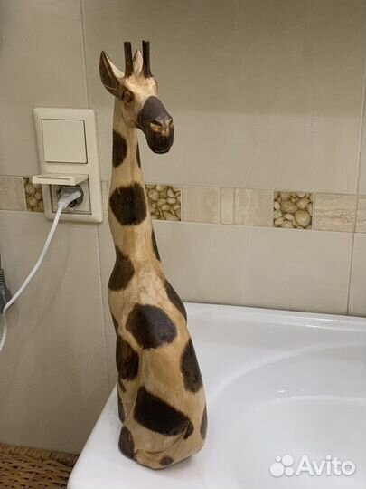 Деревянные статуэтки и фигурки