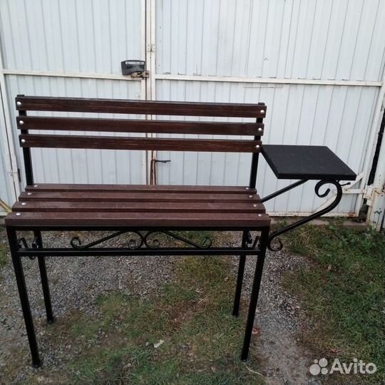 Лавка со столиком