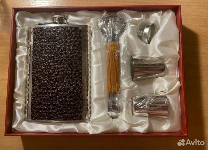 Фляга со стопками