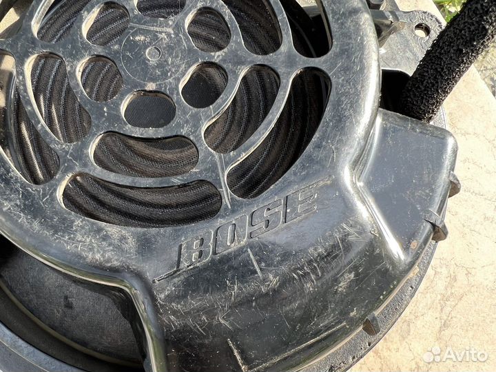 Штатный сабвуфер Bose